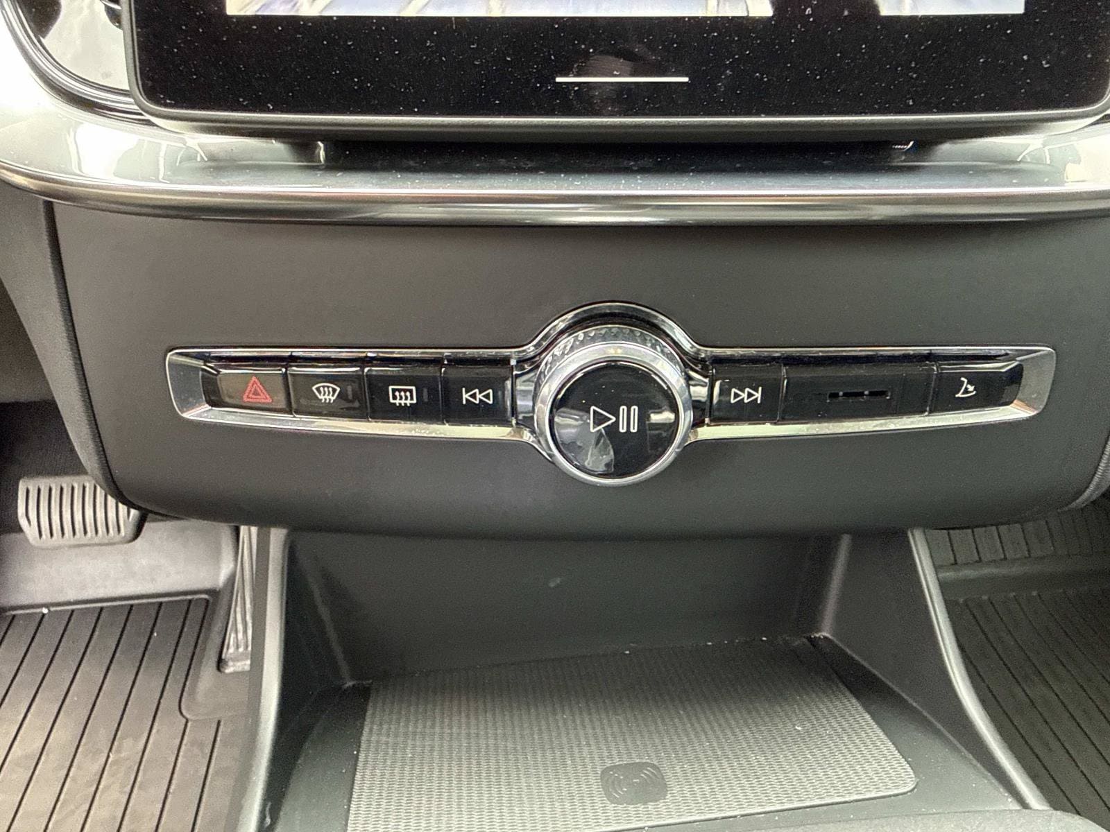 2026 Volvo XC90 Plus - Photo 32