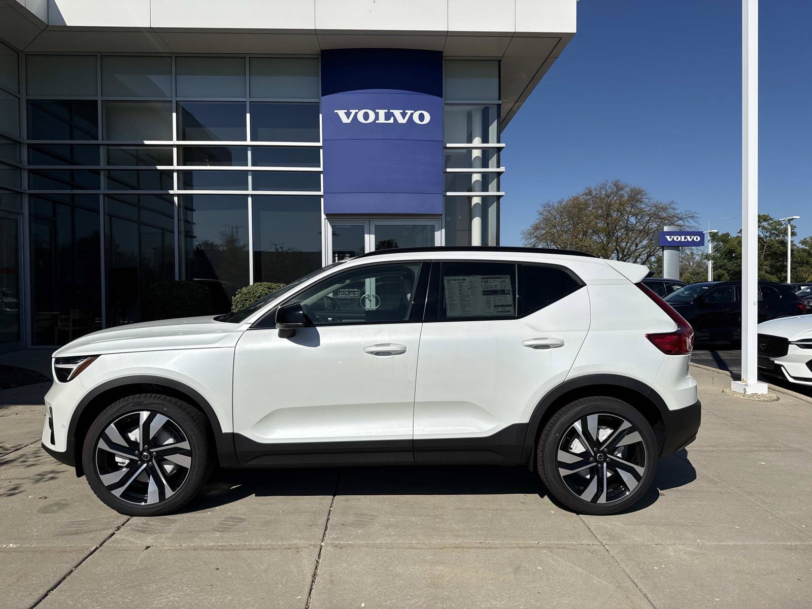New 2026 Volvo XC40 B5 Ultra SUV