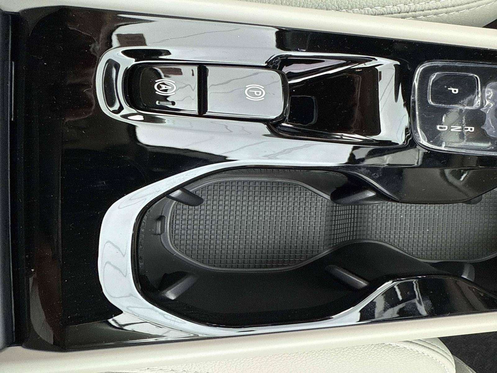 2026 Volvo XC40 Ultra - Photo 29