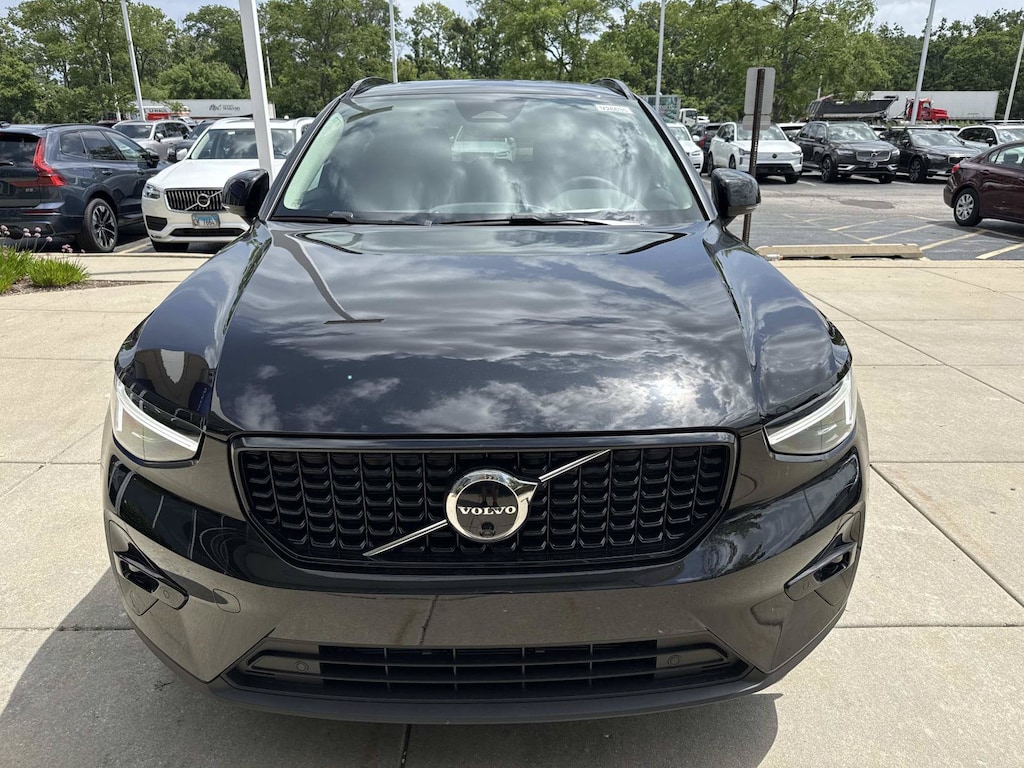 New 2026 Volvo XC40 B5 Plus SUV