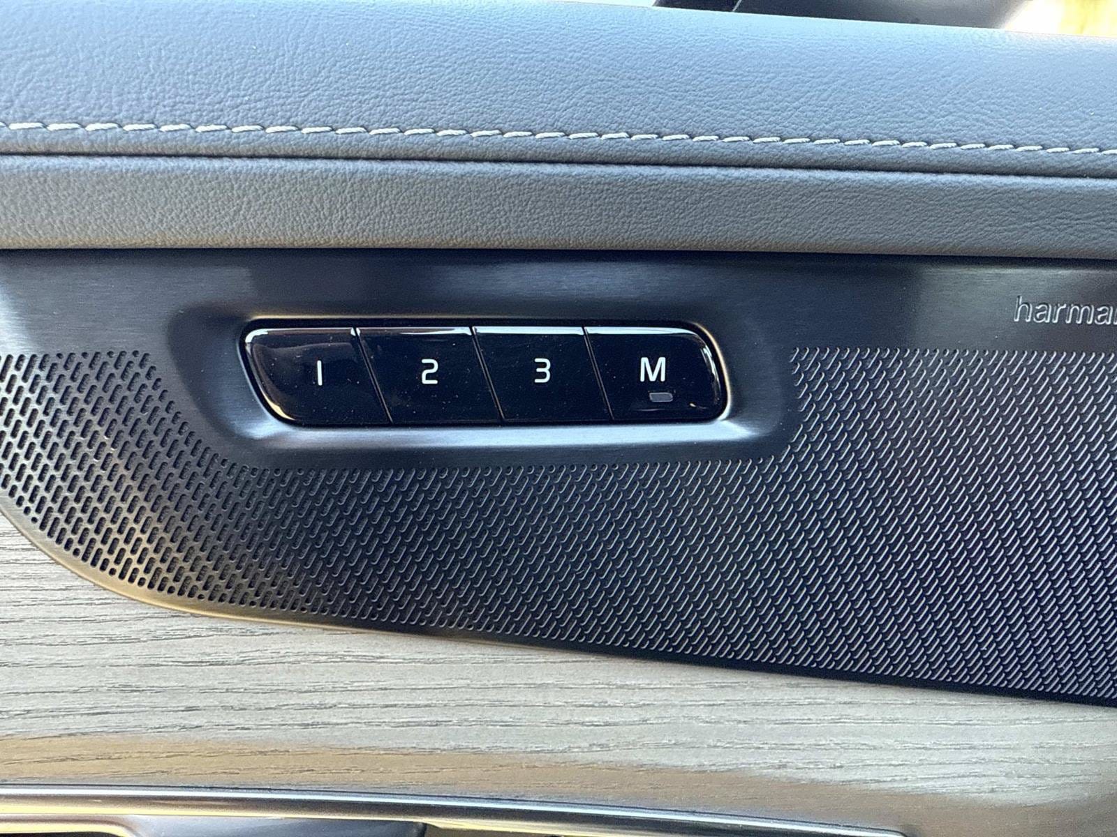 2026 Volvo XC90 Plus - Photo 21