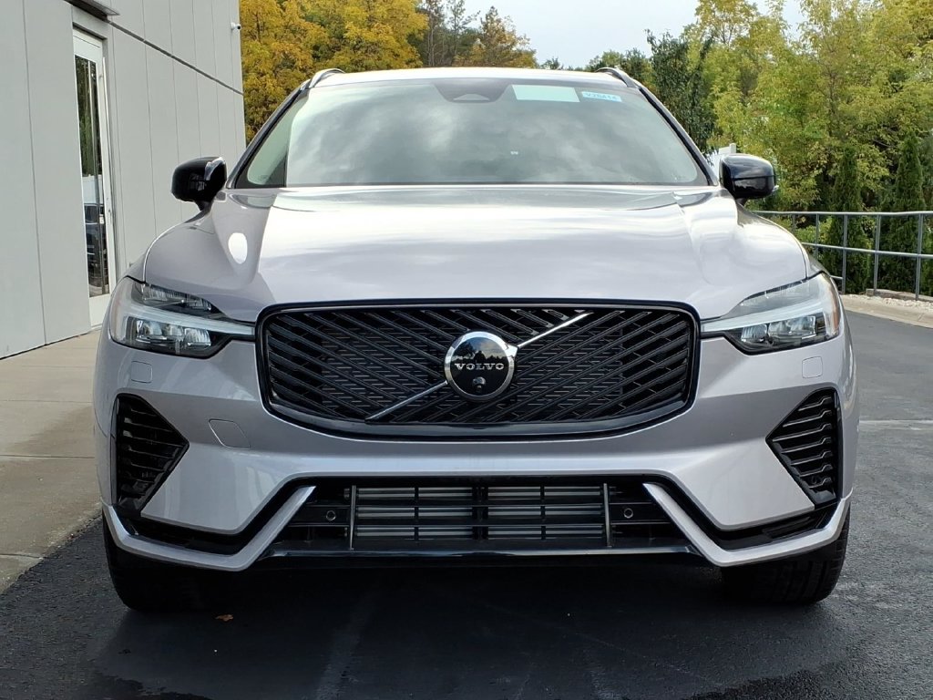 New 2026 Volvo XC60 plug-in hybrid T8 Plus SUV