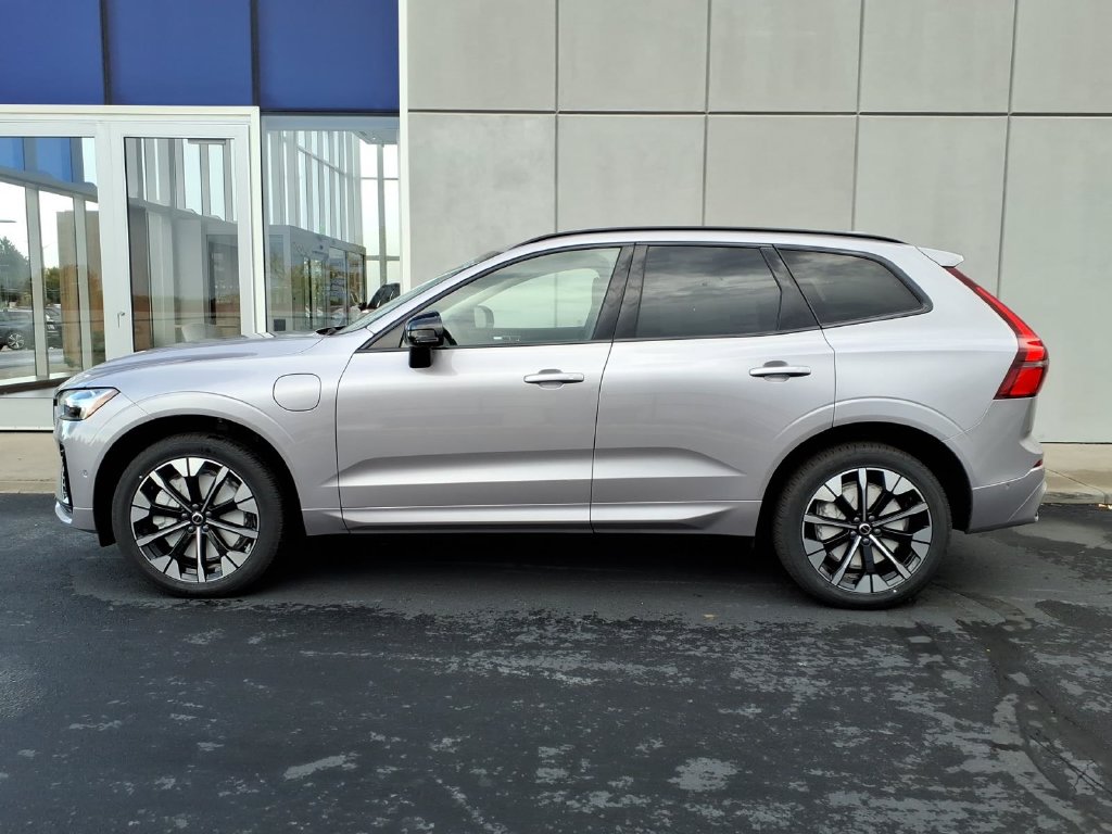 New 2026 Volvo XC60 plug-in hybrid T8 Plus SUV