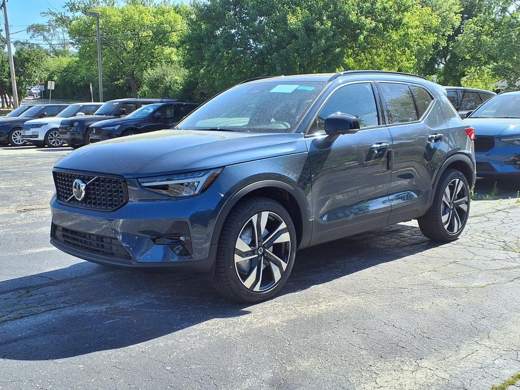 New 2026 Volvo XC40 B5 Plus SUV