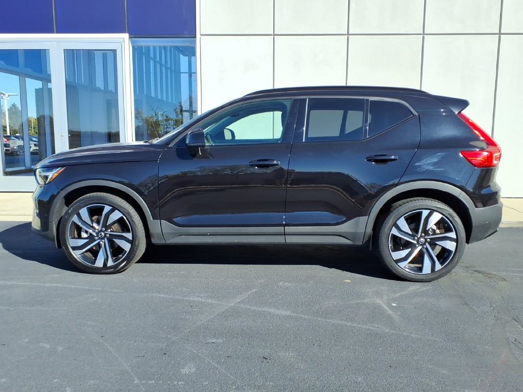 Certified 2024 Volvo XC40 B5 Plus Dark Theme SUV