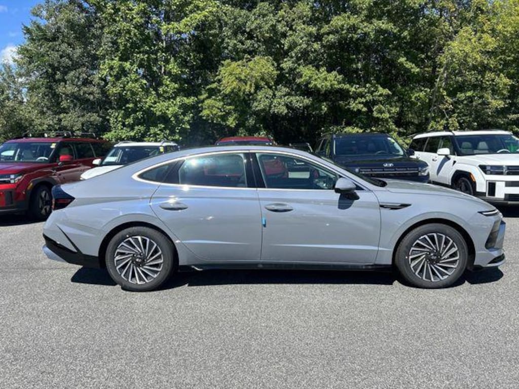 New 2026 Hyundai Sonata Hybrid SEL Sedan