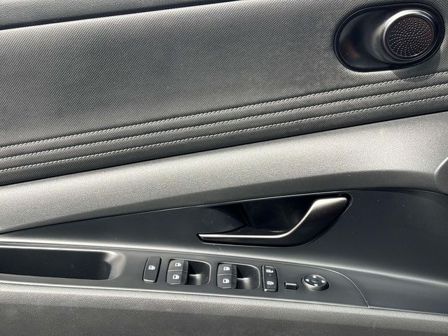 2025 Hyundai Elantra SEL - Photo 14