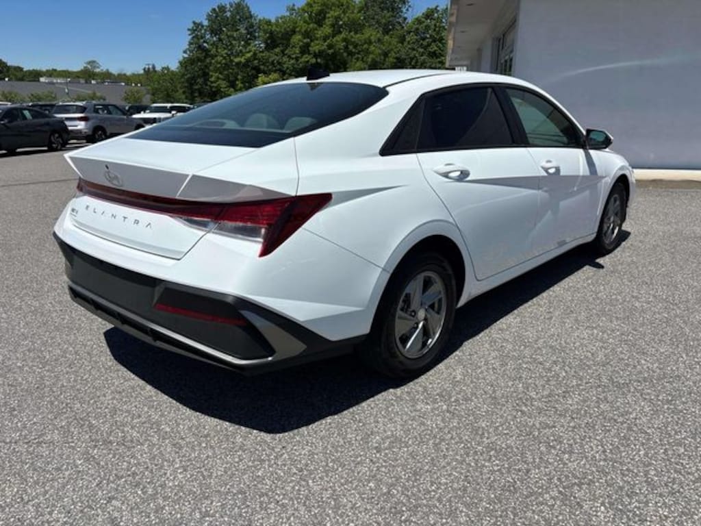 Certified 2025 Hyundai Elantra SE Sedan