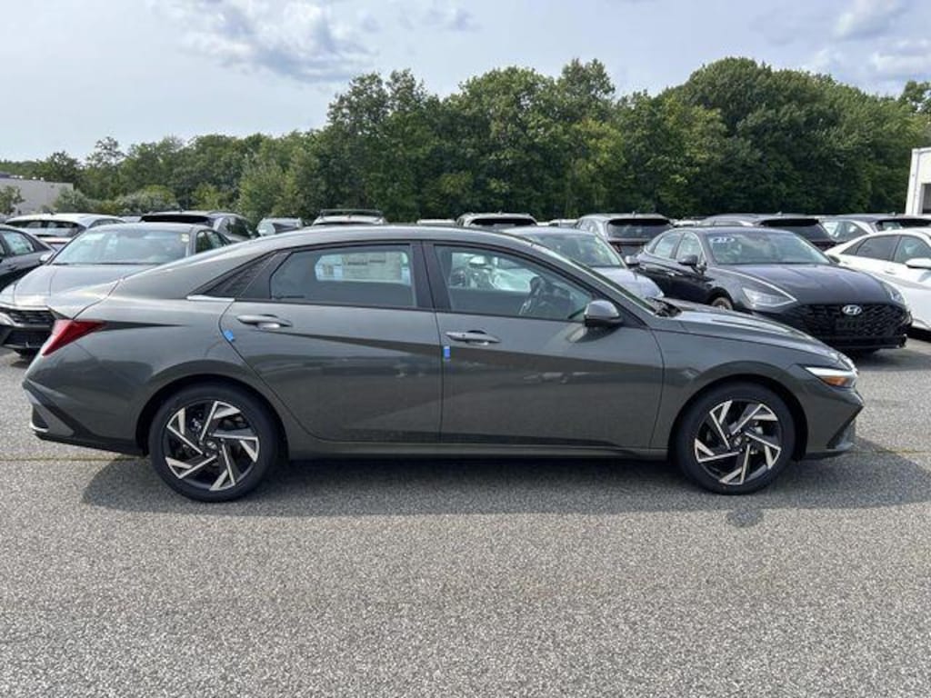 New 2026 Hyundai Elantra Limited Sedan