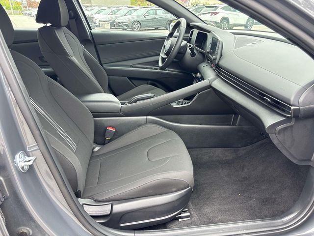 2025 Hyundai Elantra SEL - Photo 13