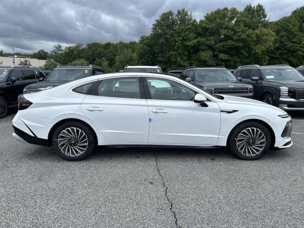 New 2026 Hyundai Sonata Hybrid SEL Sedan