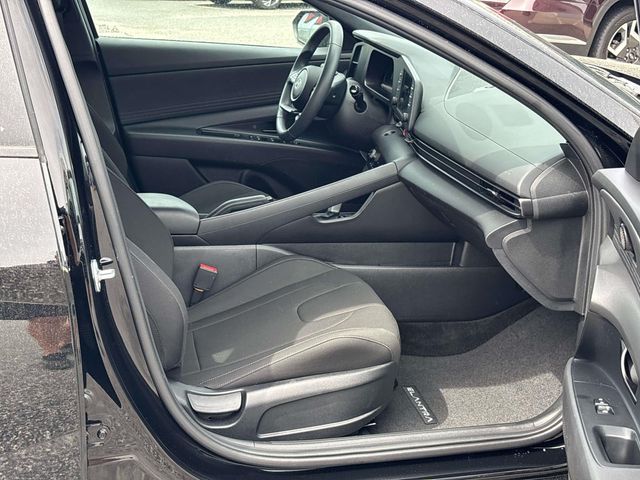 2025 Hyundai Elantra SEL - Photo 13