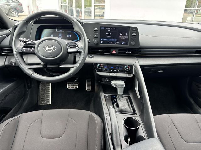 2025 Hyundai Elantra SEL - Photo 11