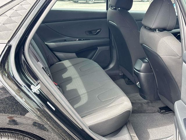 2025 Hyundai Elantra SEL - Photo 12