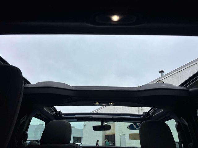 2023 Jeep Wrangler 4-Door Sahara - Photo 15