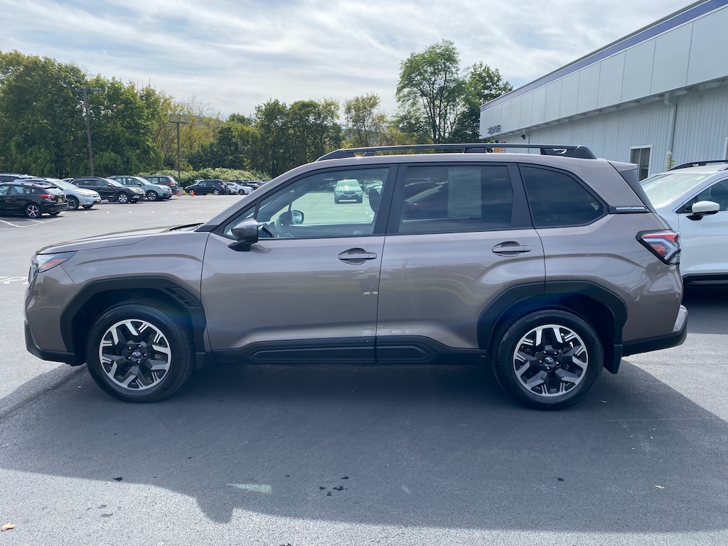 Used 2025 Subaru Forester Premium SUV