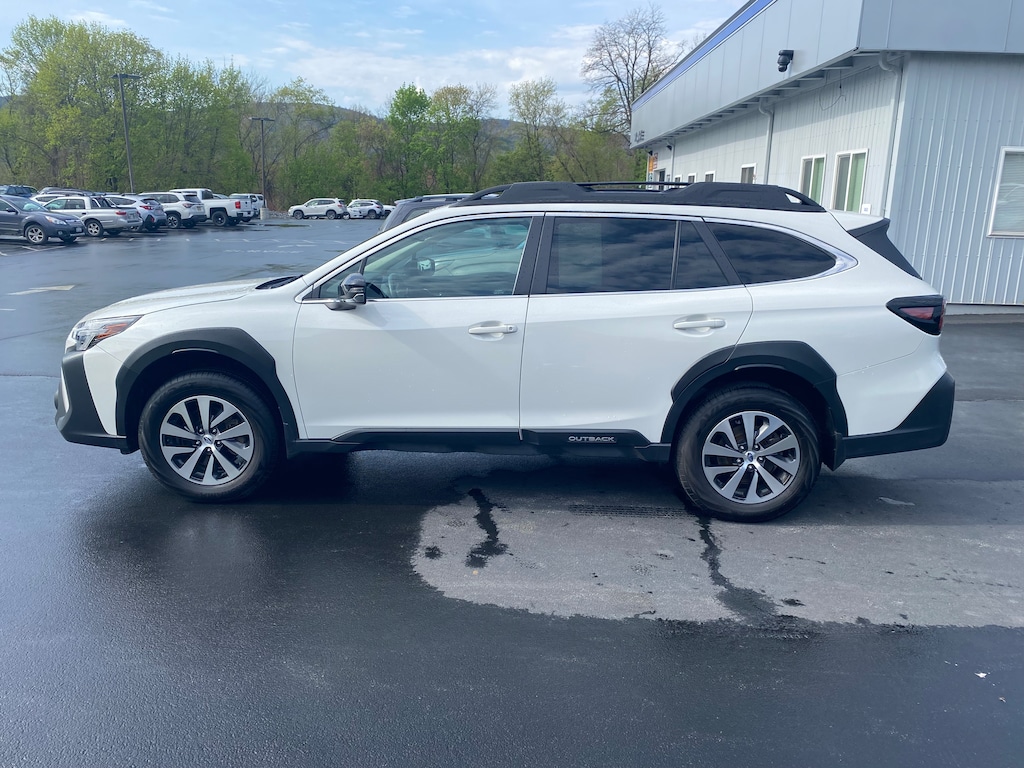 Used 2025 Subaru Outback Premium SUV
