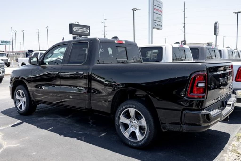 New 2026 Ram 1500 EXPRESS QUAD CAB 4X2 6'4 BOX Pickup