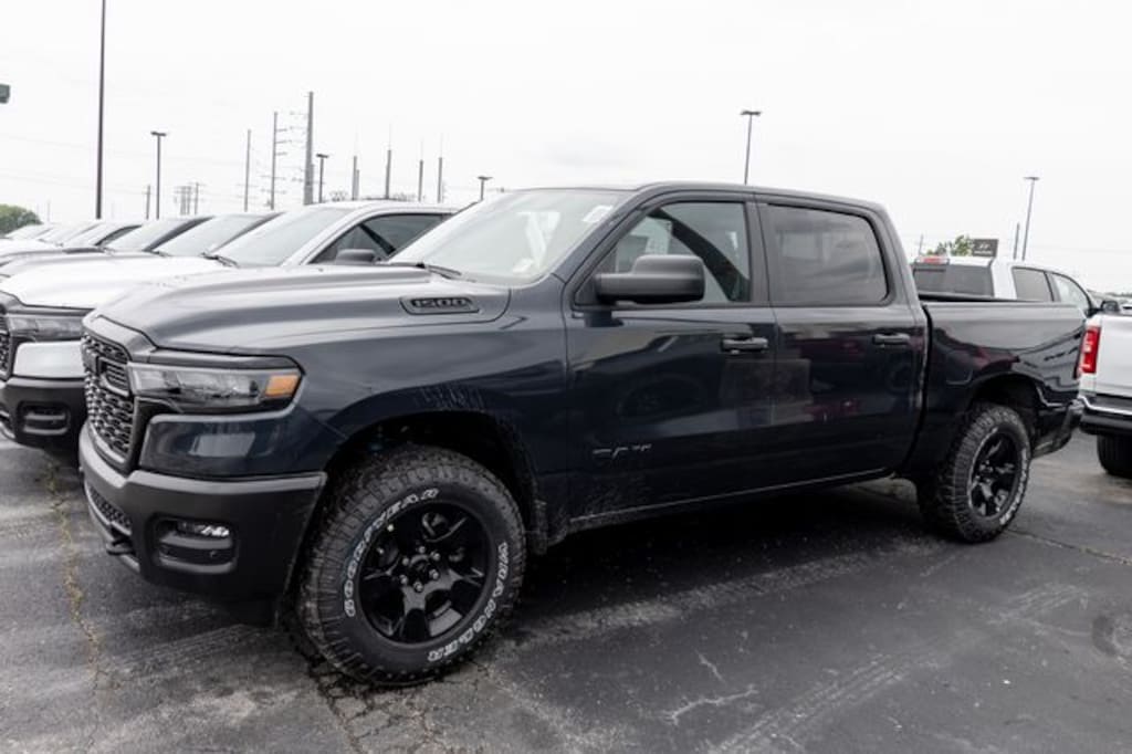 New 2026 Ram 1500 WARLOCK CREW CAB 4X4 5'7 BOX Pickup