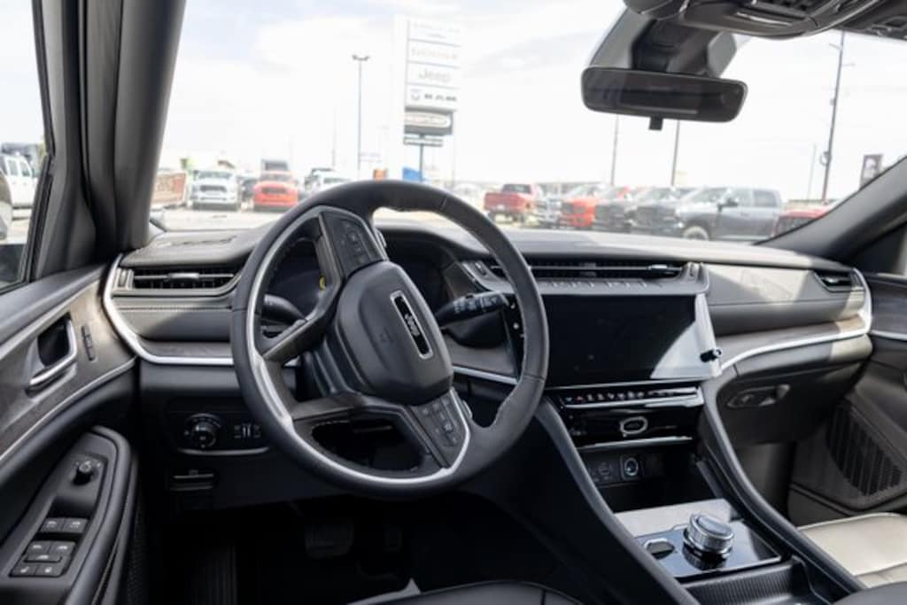 New 2026 Jeep Grand Cherokee L LIMITED 4X4 Sport Utility