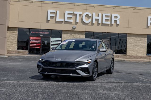 Used 2025 Hyundai Elantra SEL Convenience Sedan
