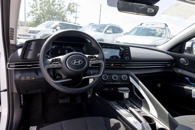 New 2026 Hyundai Elantra SE Sedan