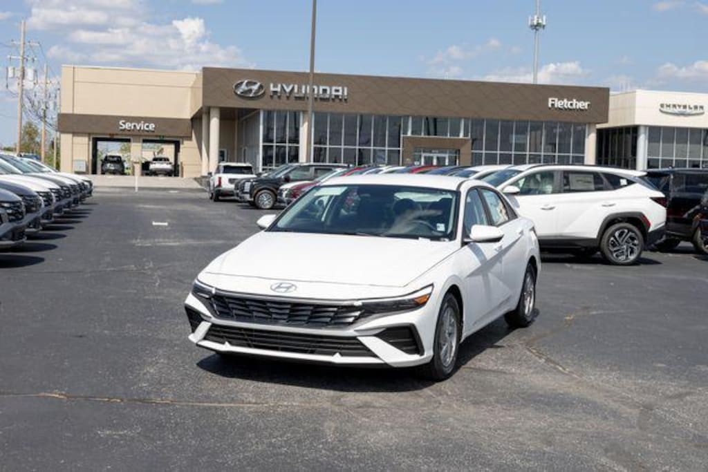 New 2026 Hyundai Elantra SE Sedan
