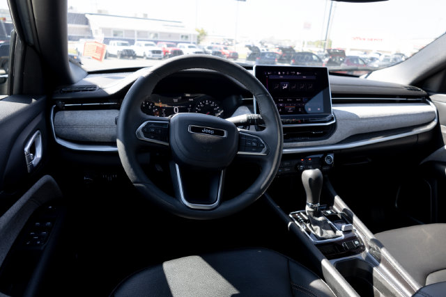 Used 2024 Jeep Compass Latitude Lux SUV