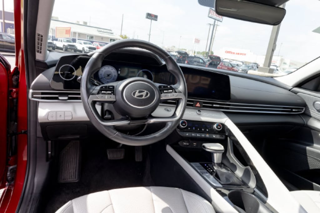 Used 2025 Hyundai Elantra Limited Sedan