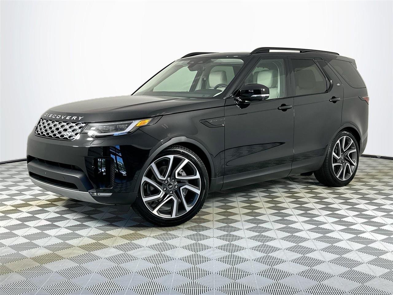 2025 Land Rover Discovery S SUV