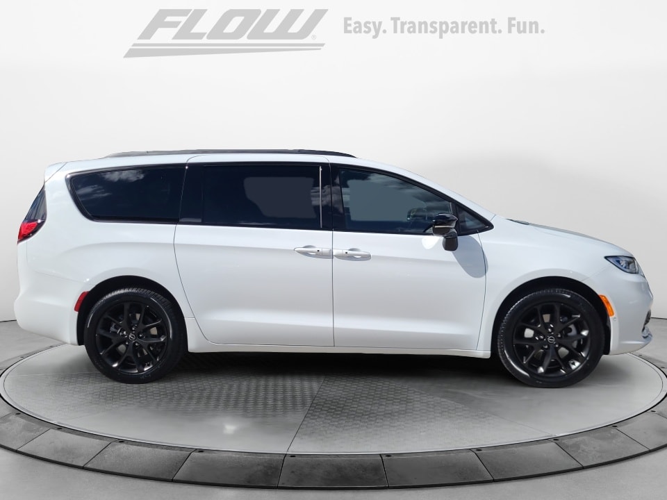 2026 Chrysler Pacifica Select - Photo 7