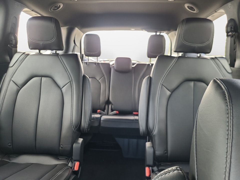 2026 Chrysler Pacifica Select - Photo 10