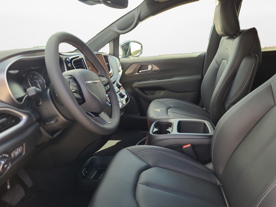 2026 Chrysler Pacifica Select - Photo 8