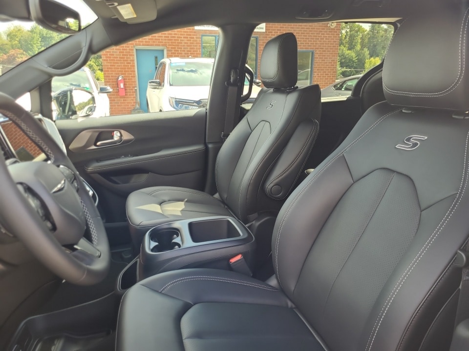 2026 Chrysler Pacifica Select - Photo 28