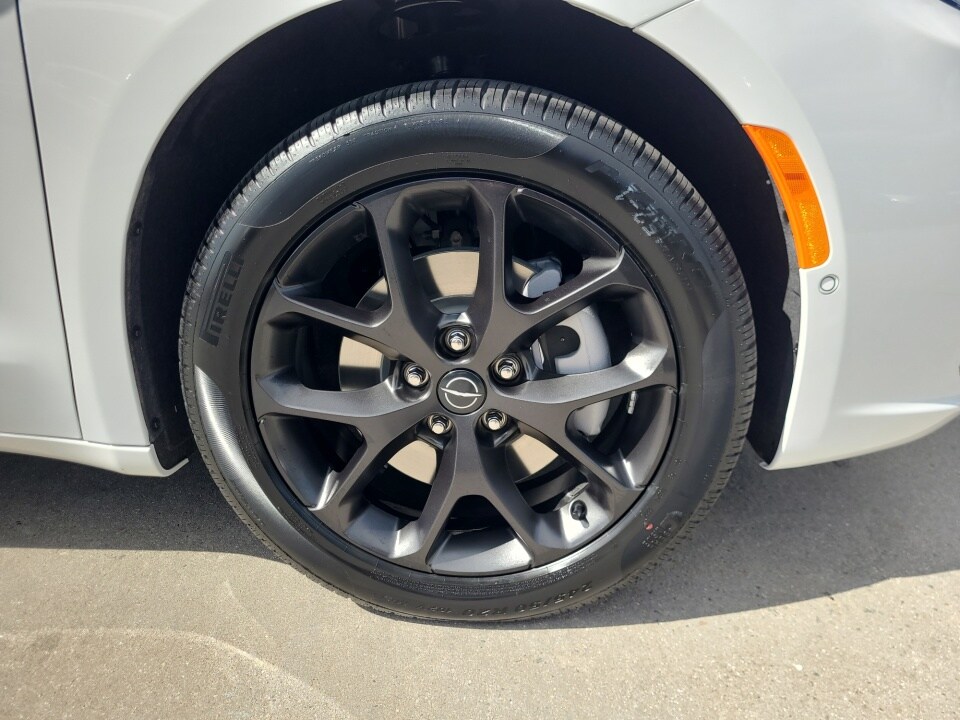 2026 Chrysler Pacifica Select - Photo 23