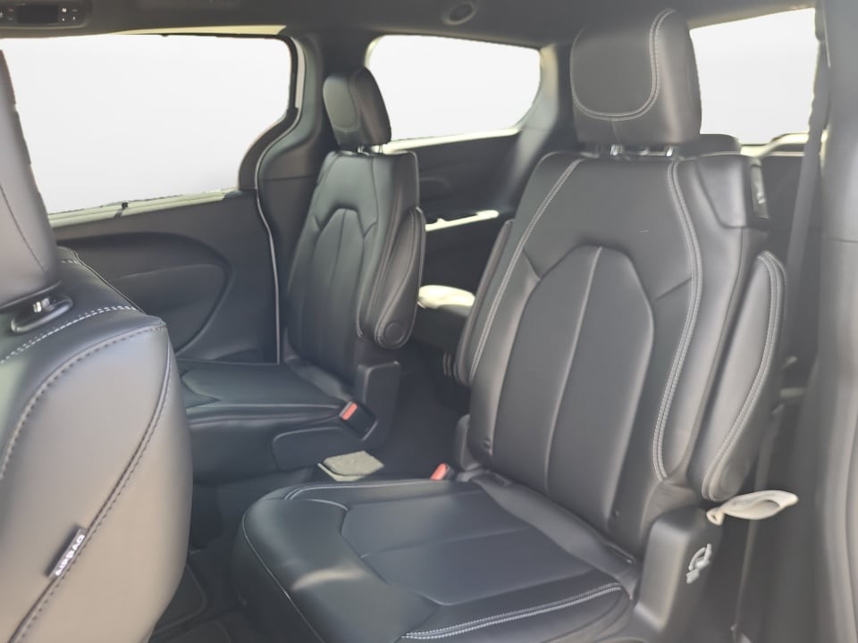 2026 Chrysler Pacifica Select - Photo 11