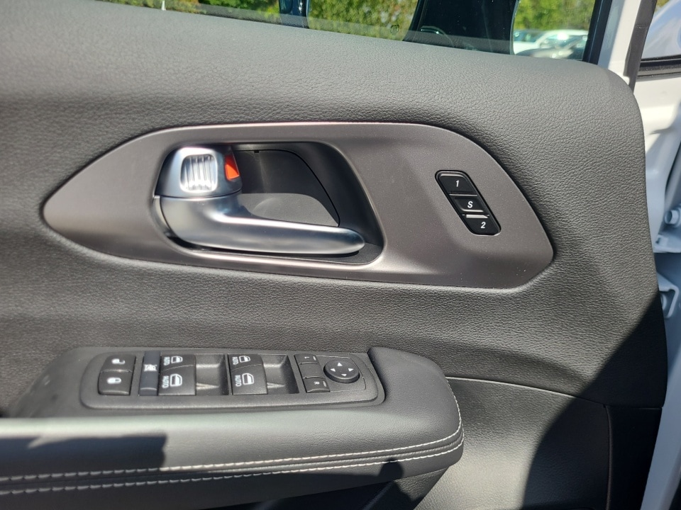 2026 Chrysler Pacifica Select - Photo 30