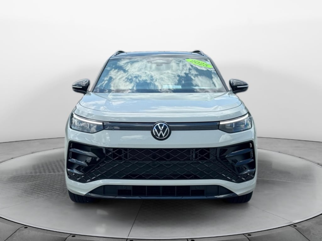 Used 2025 Volkswagen Tiguan SE R-Line Black SUV