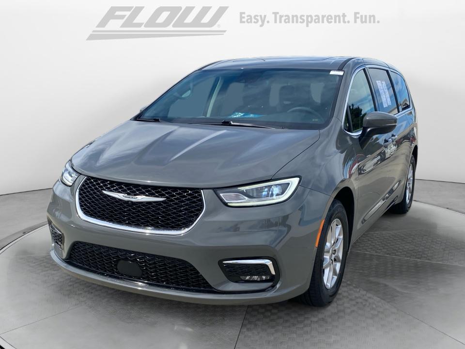 Used 2023 Chrysler Pacifica Touring L Van Passenger Van
