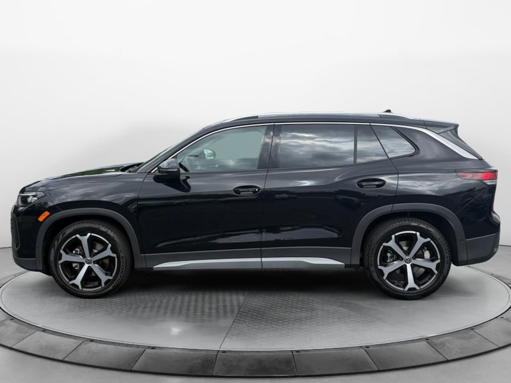 New 2026 Volkswagen Tiguan SE SUV
