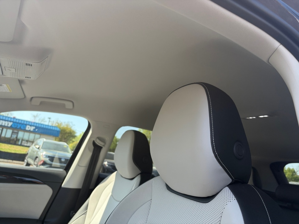 2025 Volkswagen Tiguan SE - Photo 24