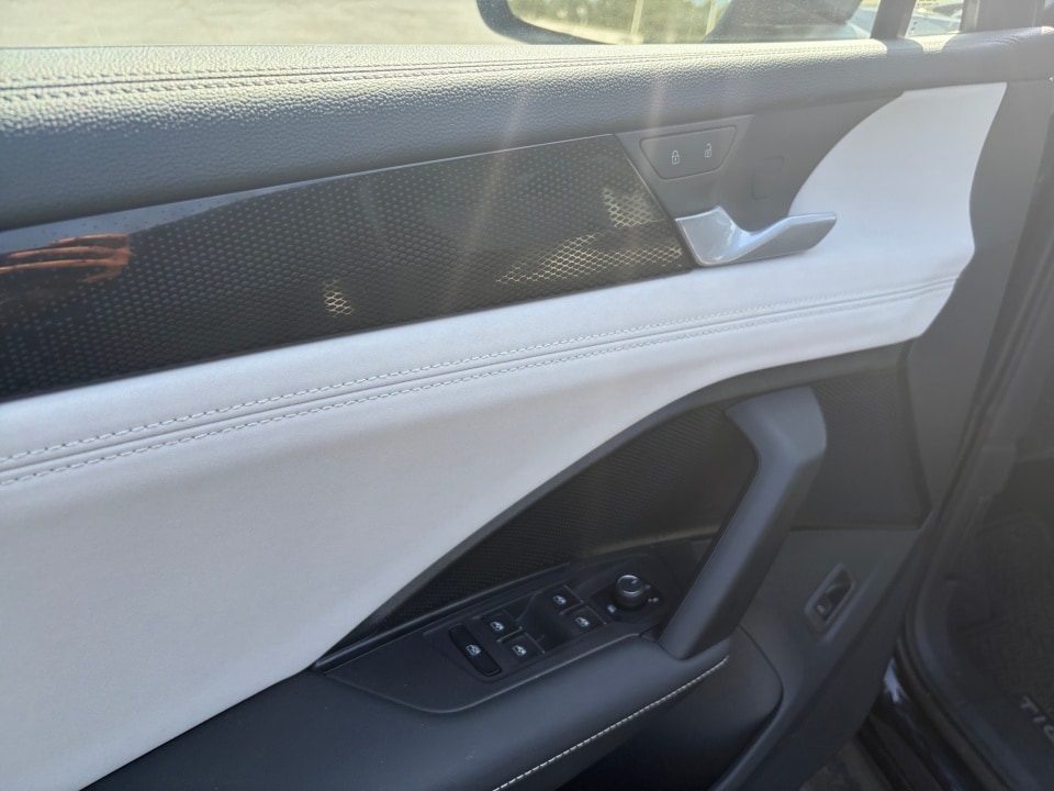 2025 Volkswagen Tiguan SE - Photo 35