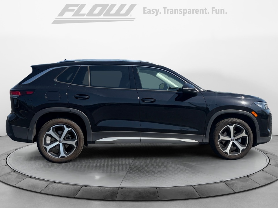 2025 Volkswagen Tiguan SE - Photo 10