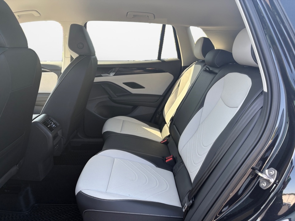 2025 Volkswagen Tiguan SE - Photo 16