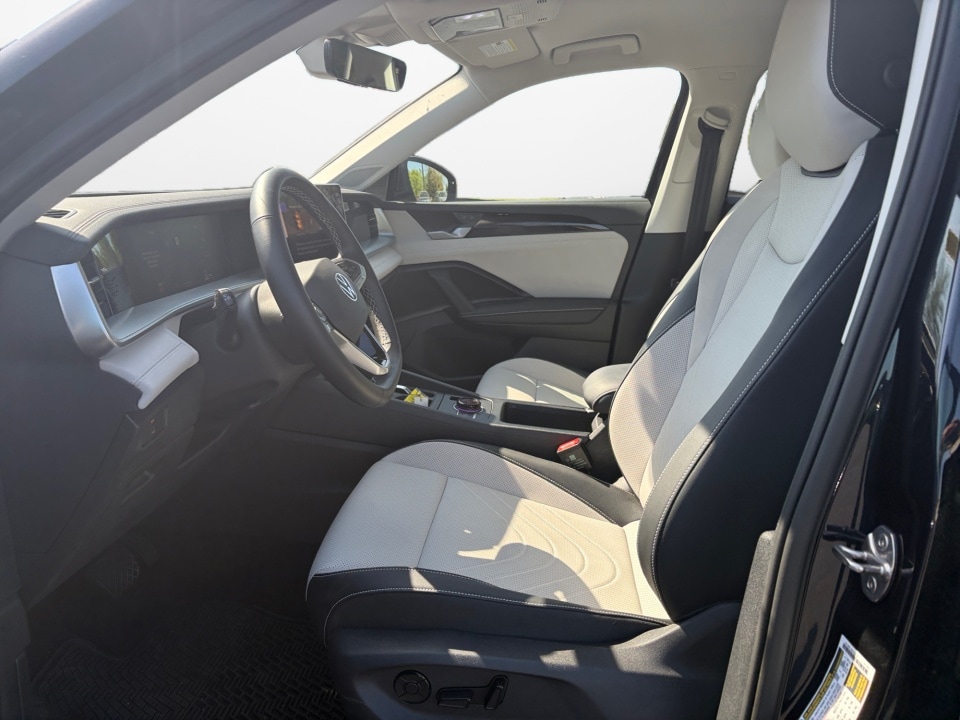 2025 Volkswagen Tiguan SE - Photo 11