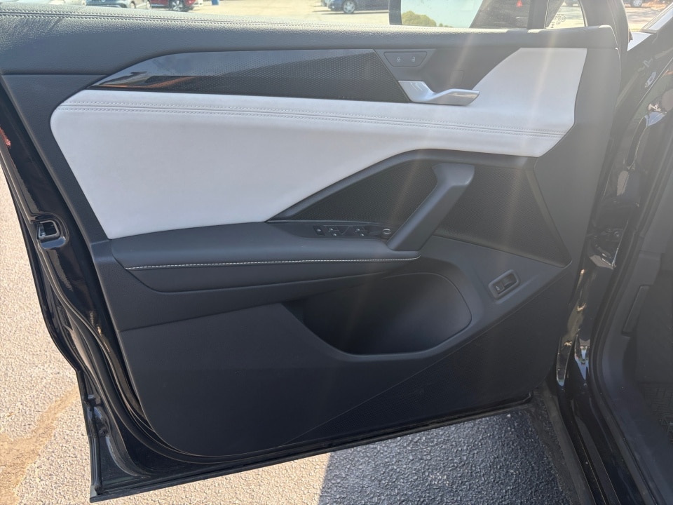 2025 Volkswagen Tiguan SE - Photo 34