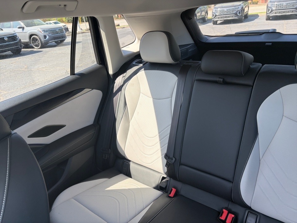 2025 Volkswagen Tiguan SE - Photo 32