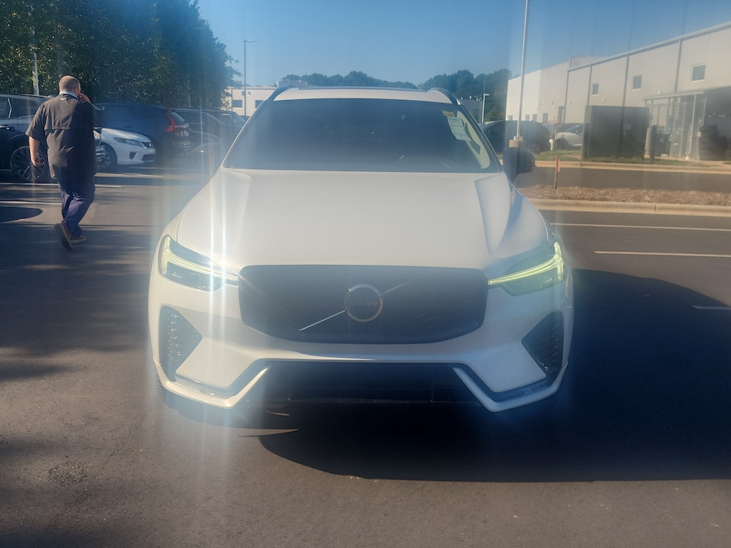 New 2026 Volvo XC60 B5 Core SUV