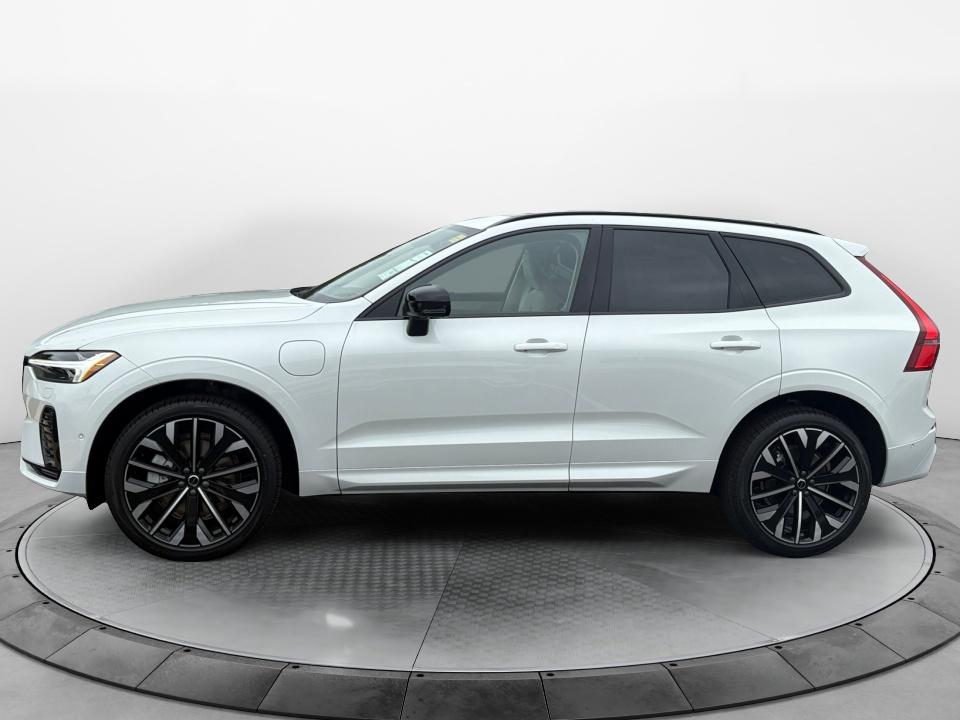 New 2026 Volvo XC60 plug-in hybrid T8 Ultra SUV