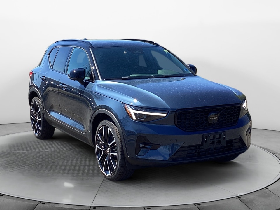 2026 Volvo XC40 Ultra Black Edition